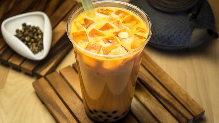 Kenapa Anak Lebih Doyan Thai Tea Dibanding Air Putih?