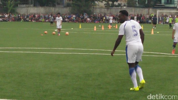 Essien Jalani Latihan Perdana di Persib, Jadi Magnet buat <I>Bobotoh</I>