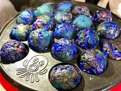 Nyam! Takoyaki Ini Berwarna Biru Mirip Seperti Miniatur Bola Dunia