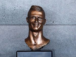Patung Kocak Cristiano Ronaldo dalam Kenangan