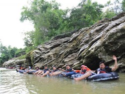 Akhir Pekan Seru, River Tubing Dulu di Sungai Oyo