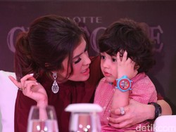 Cara Carissa Putri Menjaga Anak yang Sedang di Sekolah