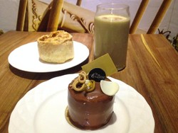Exquise Patisserie: Yuk, Ngemil Cake Karamel dan Quiche Gurih di Kafe Mungil Ini!