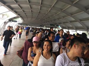 Yuk! Antre Sebelum Nonton Coldplay