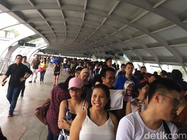 Yuk! Antre Sebelum Nonton Coldplay