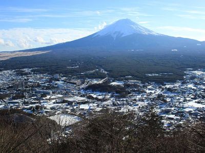 Begini Indahnya Gunung Fuji yang Bermandikan Salju