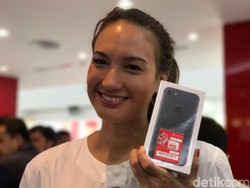 Cerita Nadine Chandrawinata dan iPhone 7 Barunya