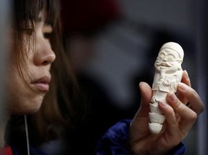 Melihat Pengrajin Ukiran Gading di Beijing