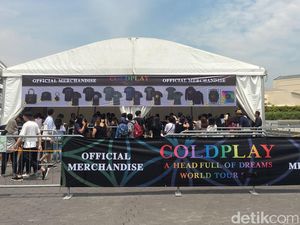 Bule Jadi Calo Tiket di Konser Coldplay Singapura