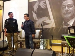 Eks Menteri Agraria Ferry Mursyidan Luncurkan Buku 10 Tahun Chrisye