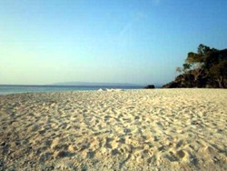 Keindahan Pantai Bambarano di Sulteng yang Jarang Orang Tahu