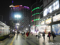 Dongdaemun yang Dikunjungi Jokowi & 5 Tempat Belanja di Seoul