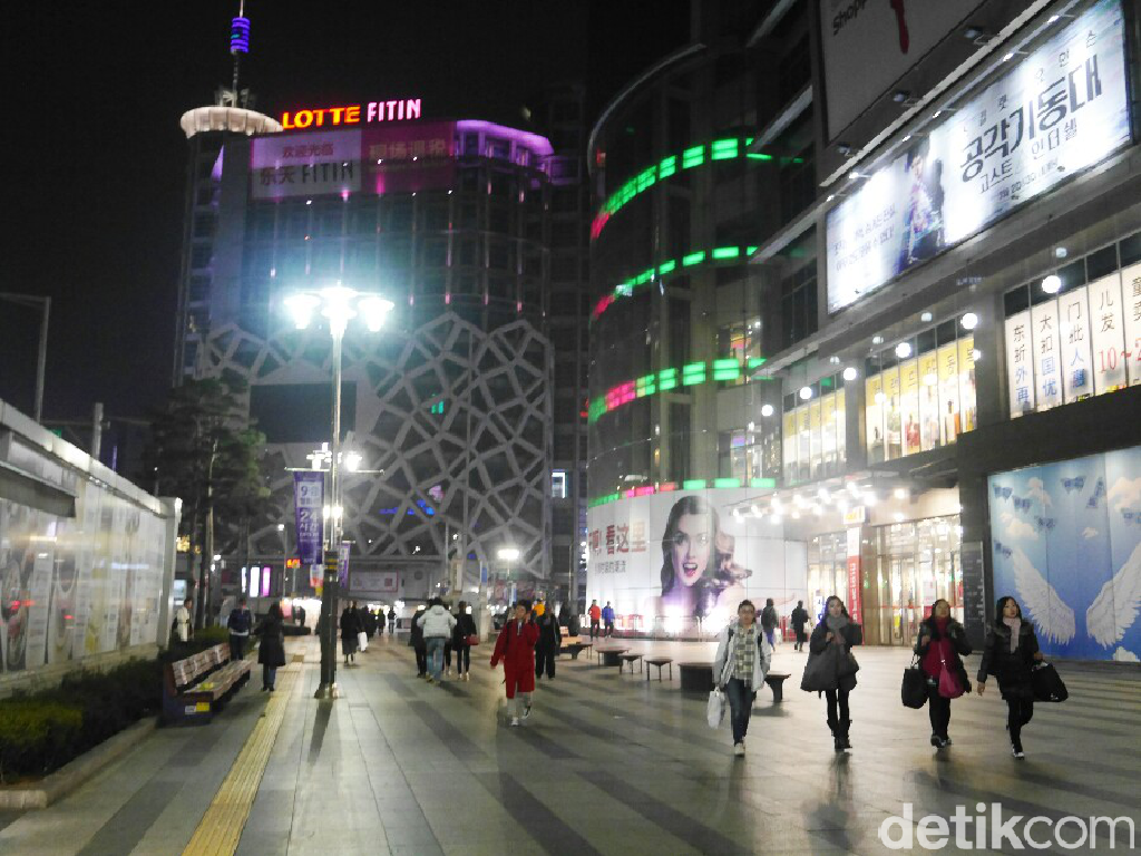 Dongdaemun yang Dikunjungi Jokowi & 5 Tempat Belanja di Seoul Dongdaemun yang Dikunjungi Jokowi & 5 Tempat Belanja di Seoul