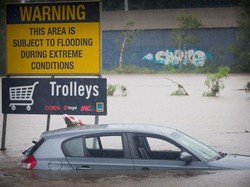 Banjir Besar Landa Australia Timur, Warga Bertahan di Atap Rumah