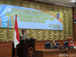Risma Ajak Pemilik Toko Kelontong Melawan Gempuran Toko Modern