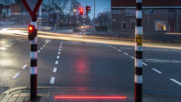 Lampu Lalu Lintas Khusus Penggila Ponsel