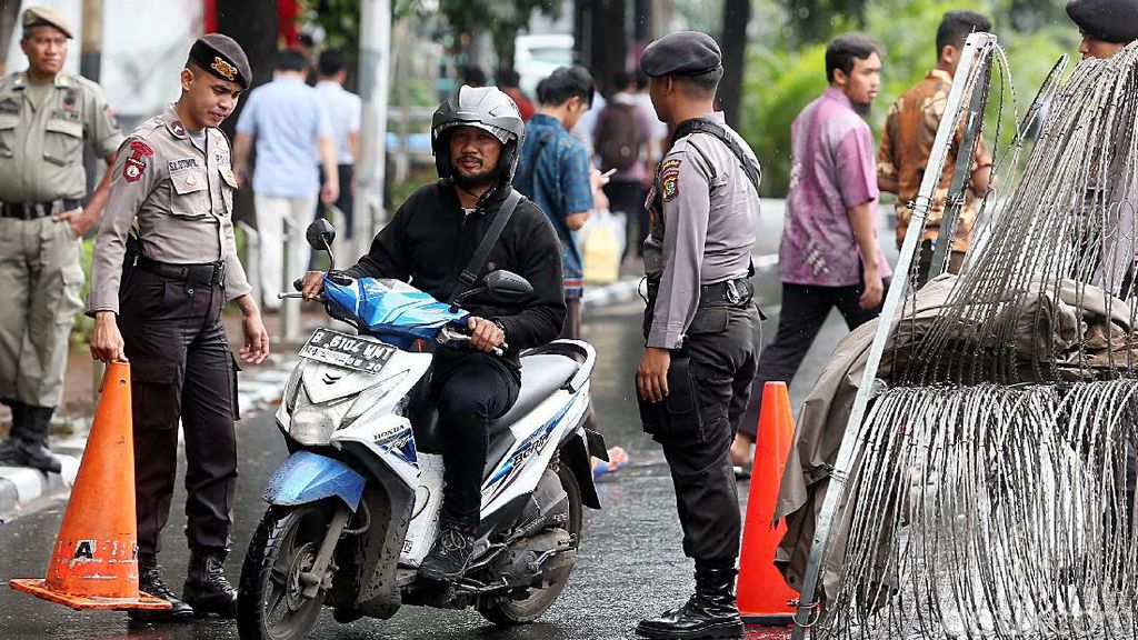Ada Aksi 313, Penjagaan Depan Istana Diperketat Ada Aksi 313, Penjagaan Depan Istana Diperketat