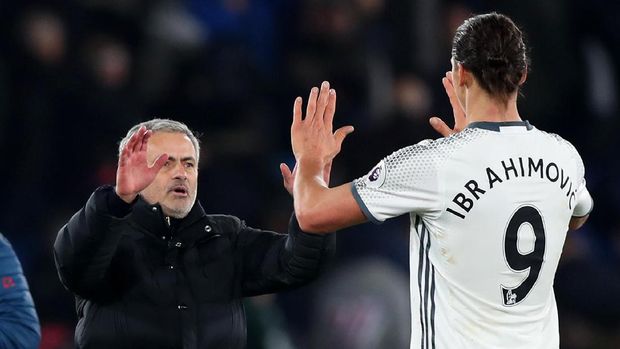 LONDON, ENGLAND - DECEMBER 14:  Jose Mourinho, Manager of Manchester United congratulates Zlatan Ibrahimovic after the Premier League match between Crystal Palace and Manchester United at Selhurst Park on December 14, 2016 in London, England.  (Photo by Christopher Lee/Getty Images)