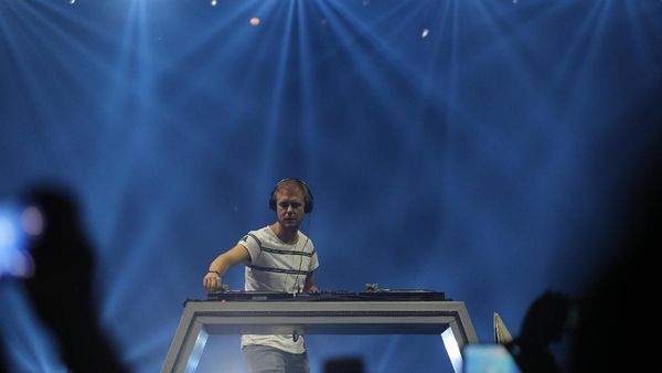 Party Till Drop! Aksi DJ Armin Van Buuren Panaskan Jakarta