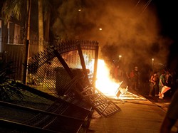 Marah, Demonstran Serbu dan Bakar Gedung Kongres Paraguay
