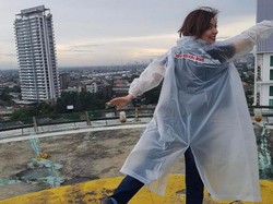 Anak Jokowi Kini Bisnis Jas Hujan Dijual Rp 155 Ribu, Berminat?