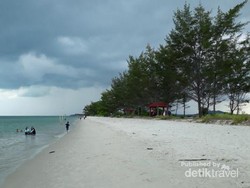 Gusung, Si Pantai Cantik di Bangka Tengah