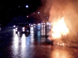 Mobil Ertiga Terbakar Hangus di Sunter Jakut