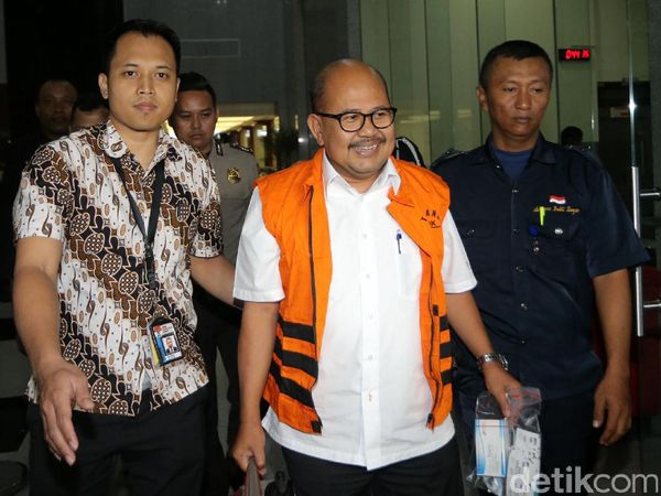 GM PT PAL Berompi Tahanan KPK