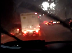 Imbas Gerbang Tol Cikunir 4 Tergenang, Lalin Dialihkan