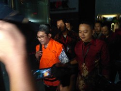 Usai Diperiksa KPK, Perantara Suap Pejabat PT PAL Tak Berkomentar