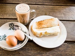 Slurp! Sarapan Makin Komplet dengan Teh Talua Hingga Teh Poci