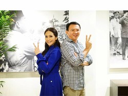 Ahok Posting Foto Bareng Maia Estianty Sambil Pose 2 Jari