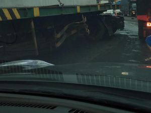 Kecelakaan Tronton Muatan Beton, Lalin Macet 1 Km