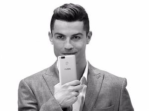 CR7 Pamer Ponsel Anyar ZTE Nubia