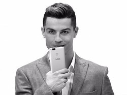 CR7 Pamer Ponsel Anyar ZTE Nubia