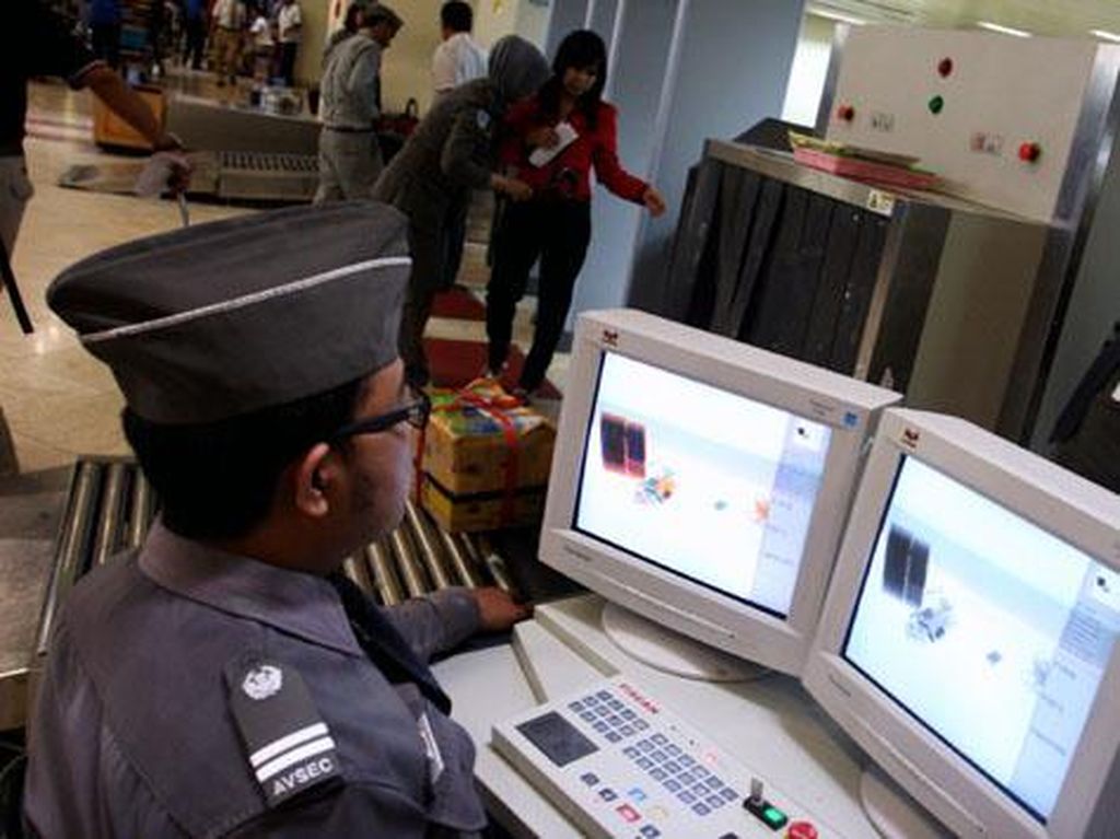 Sering Lewati Mesin X-Ray di Bandara, Berbahayakah untuk Kesehatan? Sering Lewati Mesin X-Ray di Bandara, Berbahayakah untuk Kesehatan?