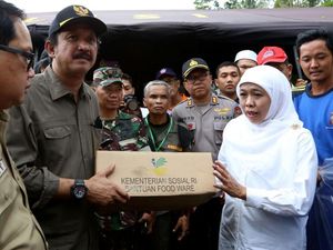 Mensos Salurkan Rp 1,34 Miliar untuk Korban Longsor Ponorogo Mensos Salurkan Rp 1,34 Miliar untuk Korban Longsor Ponorogo