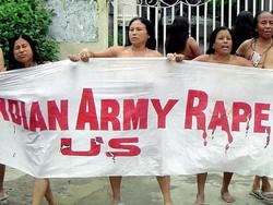 Mengapa Para Ibu India ini Telanjang di Kantor Militer?