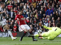 Tumpulnya Lini Depan Setan Merah