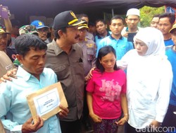 Mensos Salurkan Bantuan Korban Longsor Ponorogo Rp 1,34 Miliar