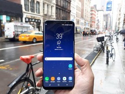 Pengguna Galaxy S8 Keluhkan Layar Merah