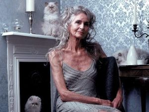 Anti Mainstream! Agensi Model Ini Rekrut Model Berusia Tua