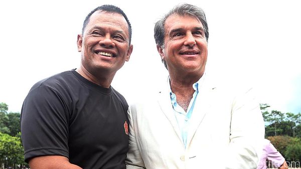 Kedatangan Mantan Bos Barca Disambut Panglima TNI