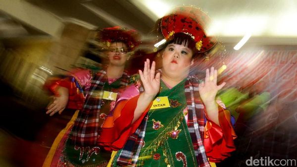 Melihat Hebatnya Penyandang Disabilitas Menari