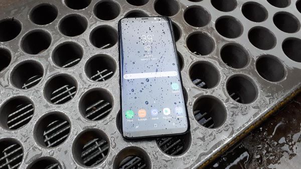Menjajal Galaxy S8+ di Tengah Hujan