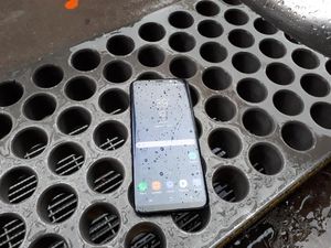 Menjajal Galaxy S8+ di Tengah Hujan