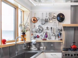 Gunakan Pegboards dengan 5 Cara Ini Agar Perkakas Dapur Lebih Tertata Rapi