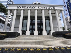 Perppu Ormas Jadi UU, Gugatan Eggi Sudjana dkk Dimentahkan MK Perppu Ormas Jadi UU, Gugatan Eggi Sudjana dkk Dimentahkan MK