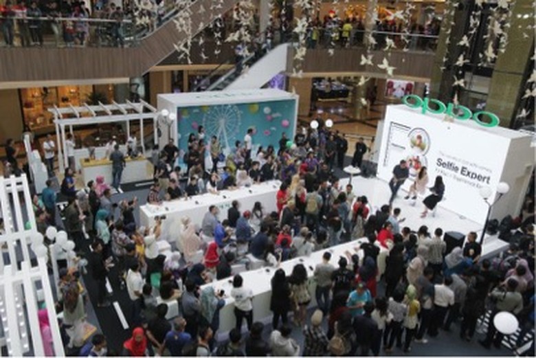 13 Ribu Konsumen Telah Memiliki OPPO F3 Plus di Hari Penjualan Perdana 13 Ribu Konsumen Telah Memiliki OPPO F3 Plus di Hari Penjualan Perdana
