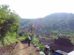 Aliran Listrik di Lokasi Longsor Ponorogo Masih Padam